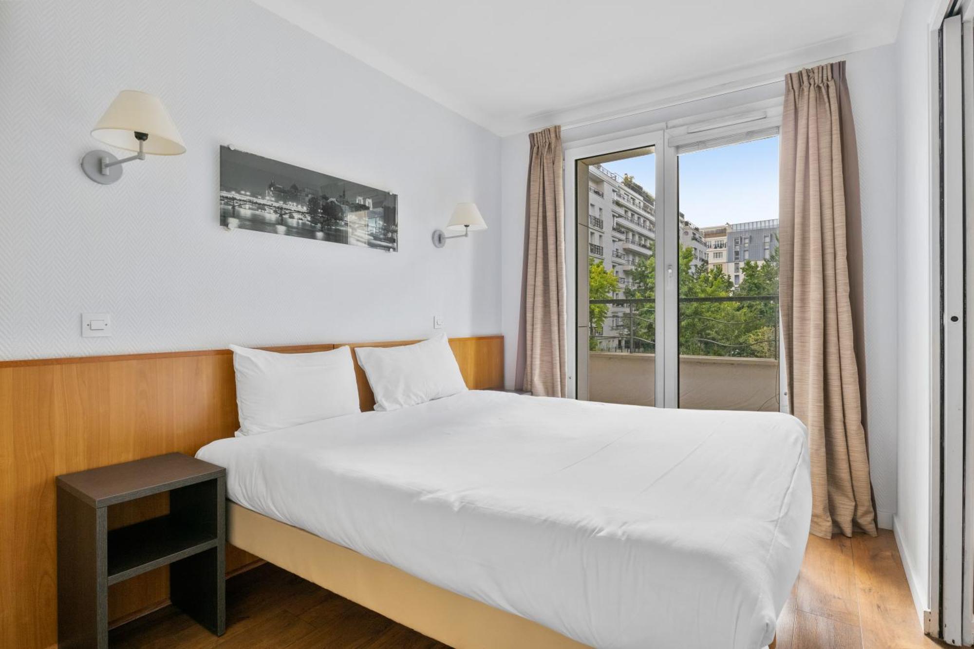 Grand Appartement Avec Balcon - Proche Parc Des Expo - Parking Privee Исси-ле-Мулино Экстерьер фото
