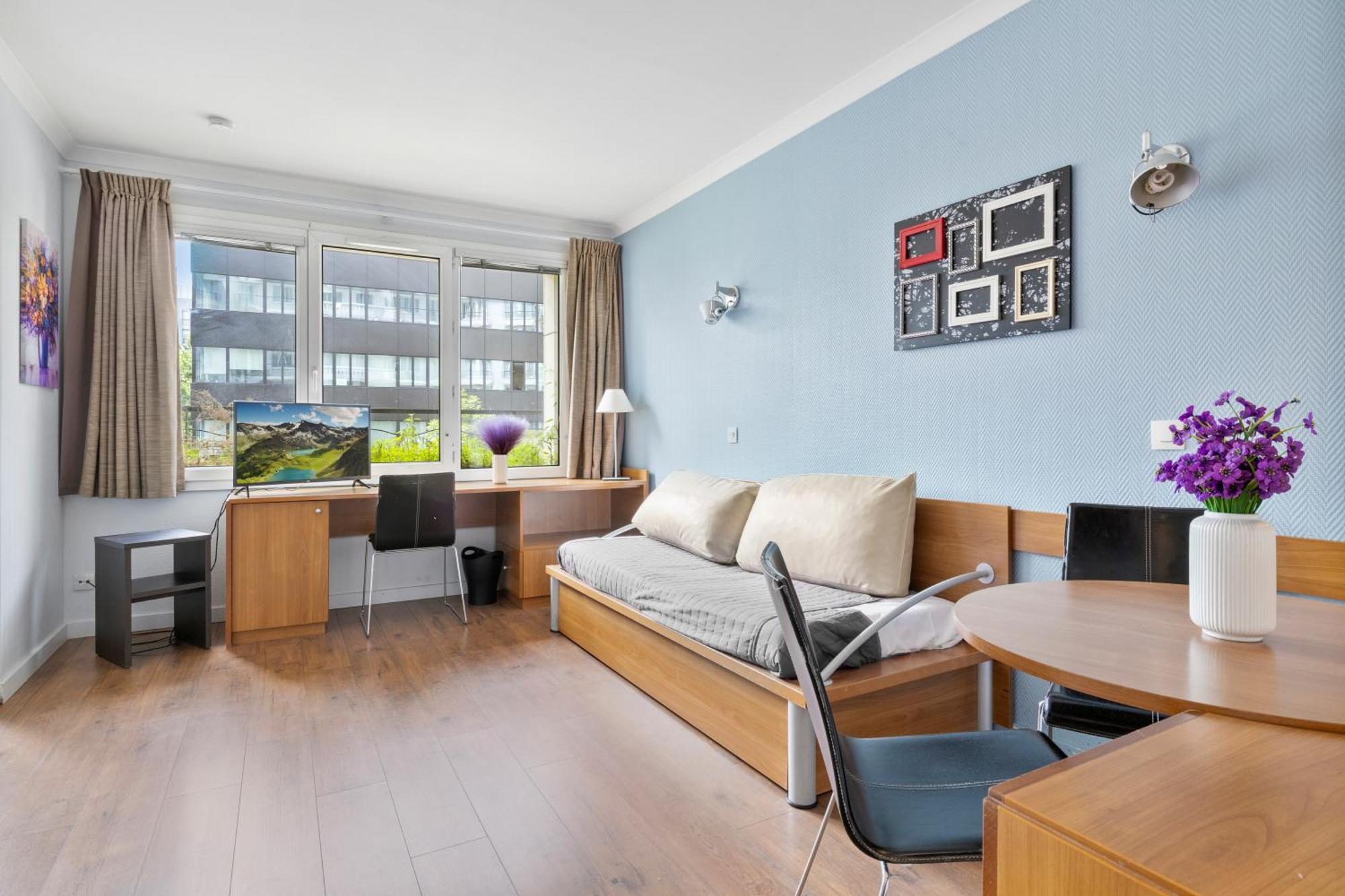Grand Appartement Avec Balcon - Proche Parc Des Expo - Parking Privee Исси-ле-Мулино Экстерьер фото