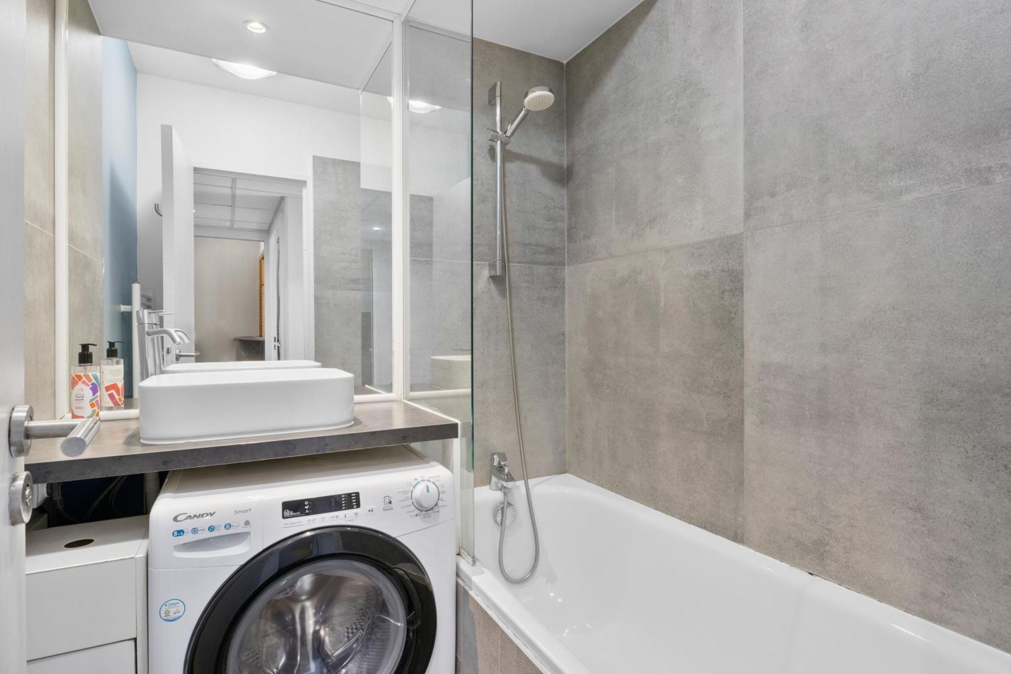 Grand Appartement Avec Balcon - Proche Parc Des Expo - Parking Privee Исси-ле-Мулино Экстерьер фото