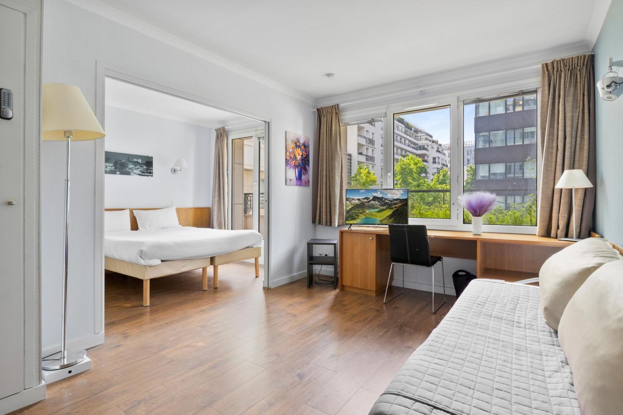 Grand Appartement Avec Balcon - Proche Parc Des Expo - Parking Privee Исси-ле-Мулино Экстерьер фото