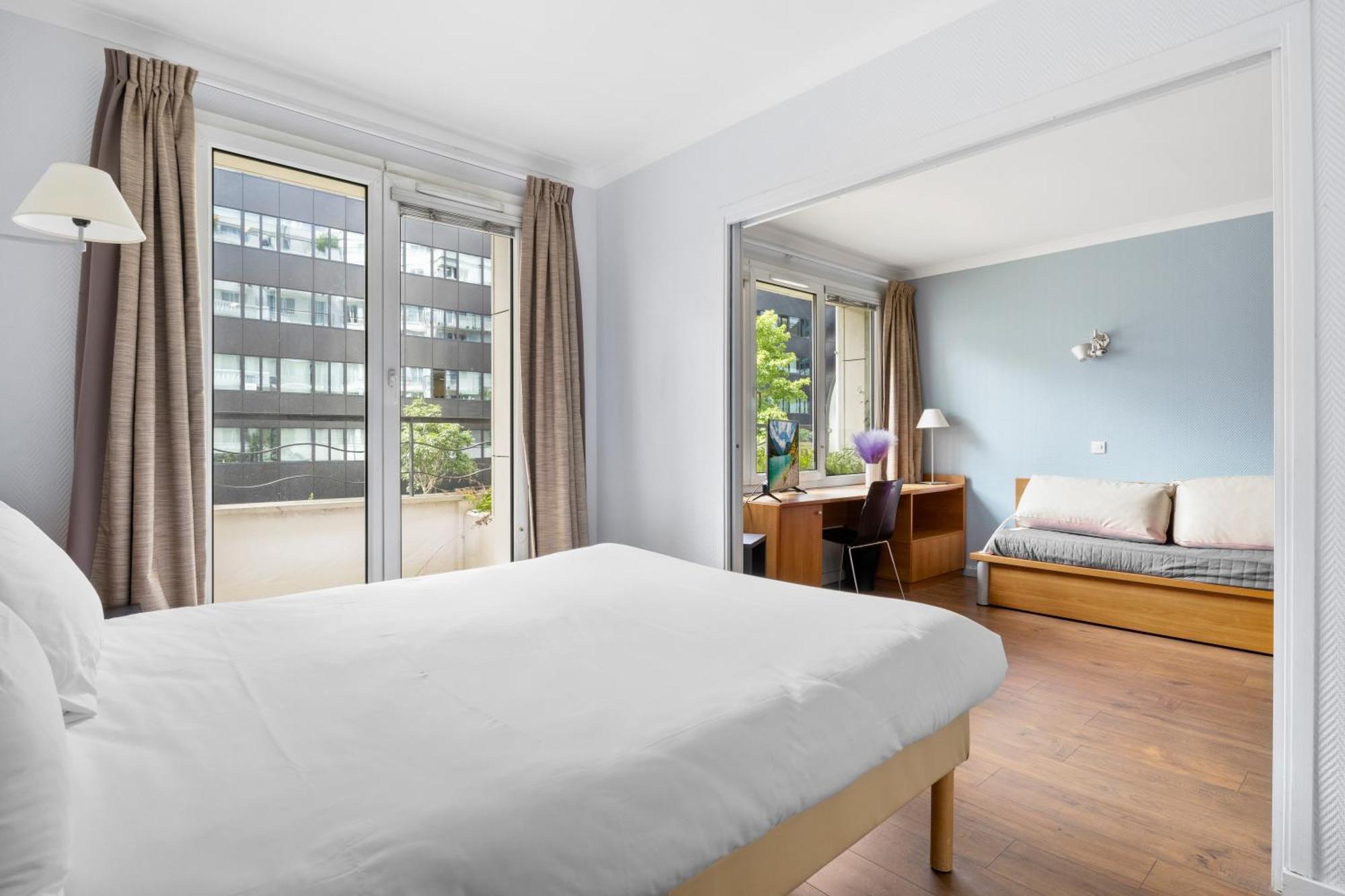Grand Appartement Avec Balcon - Proche Parc Des Expo - Parking Privee Исси-ле-Мулино Экстерьер фото
